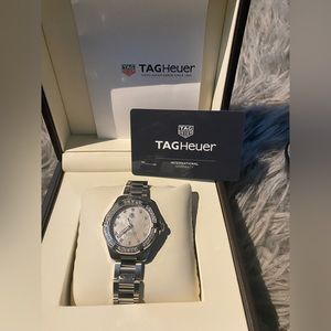 Ladies Tag Heuer Aquaracer Watch 32 mm mother of pearl face & diamonds EUC